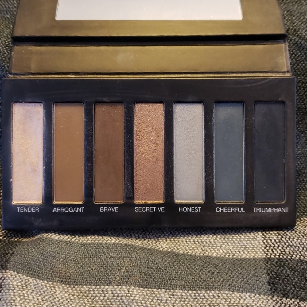 Younique Moodstruck Addiction - Palette 4